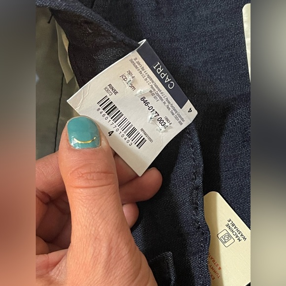 St. John's Bay Women’s Mid Rise Capri Rinse Color Size 4 NWT - Picture 6 of 16
